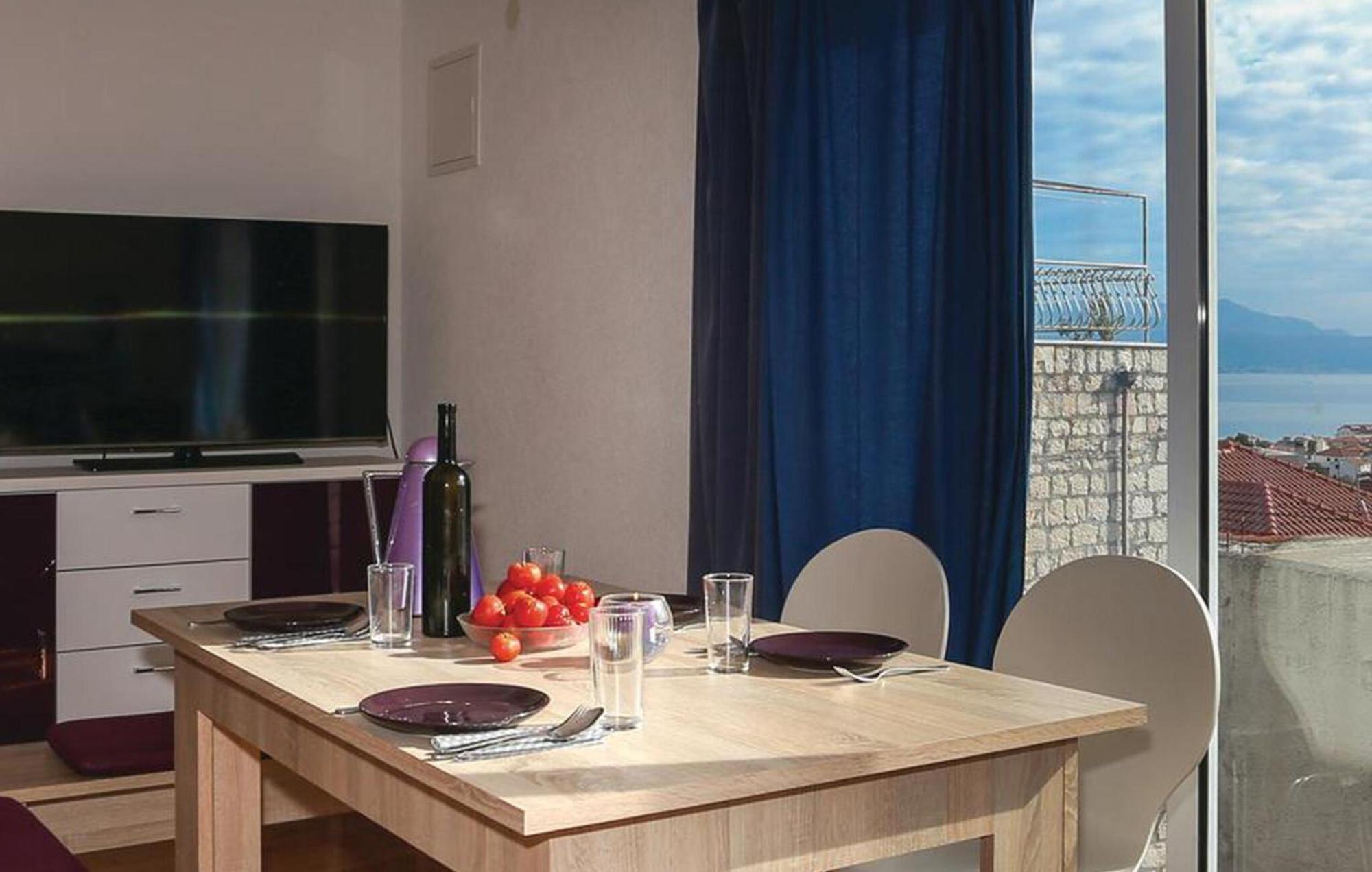 1 Bedroom Cozy Apartment In Slatine Εξωτερικό φωτογραφία