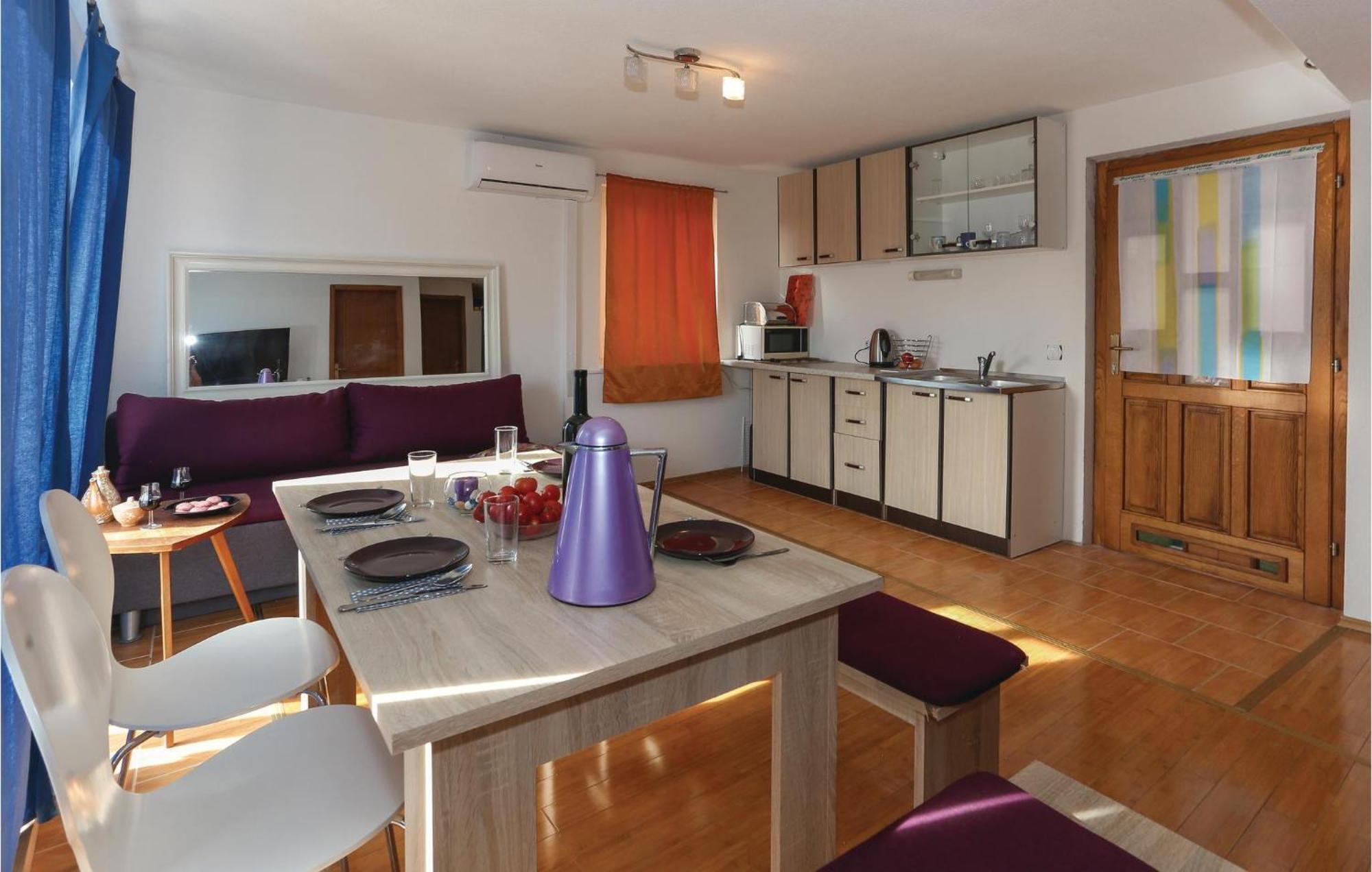 1 Bedroom Cozy Apartment In Slatine Εξωτερικό φωτογραφία